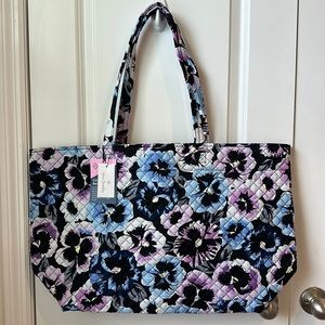 Vera Bradley tote bag with pouch